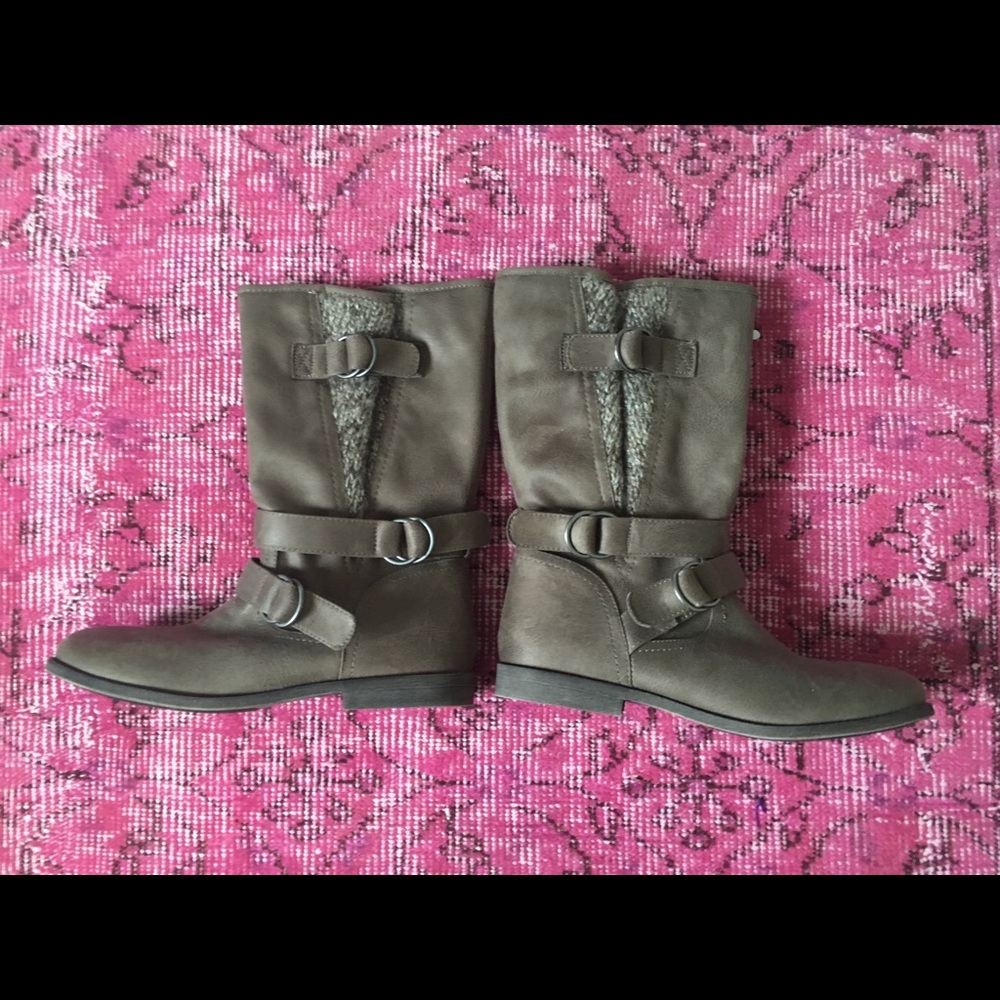 Rampage tan boots size 9